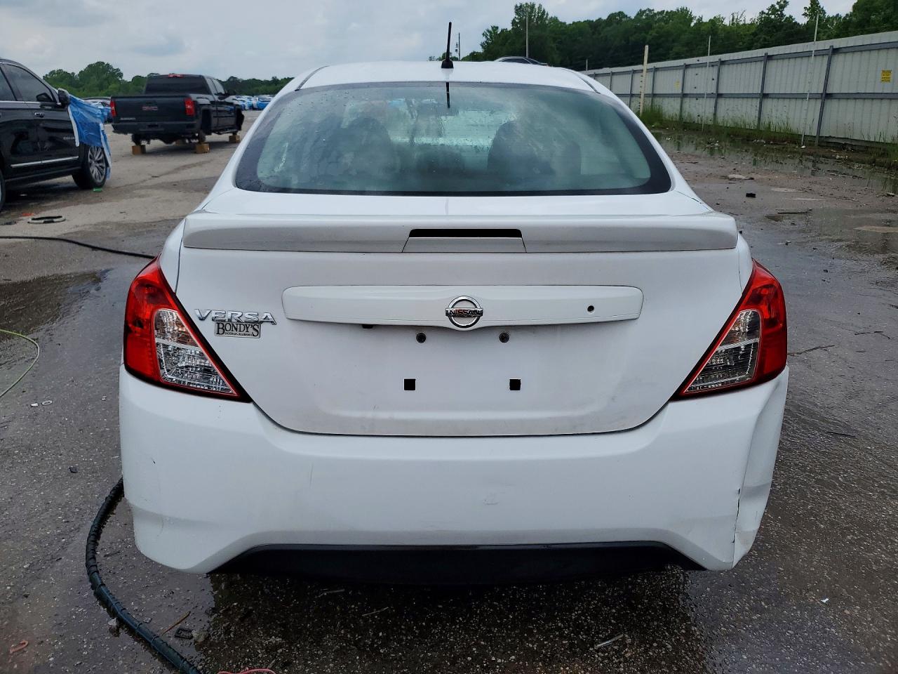 Nissan Versa S Plus