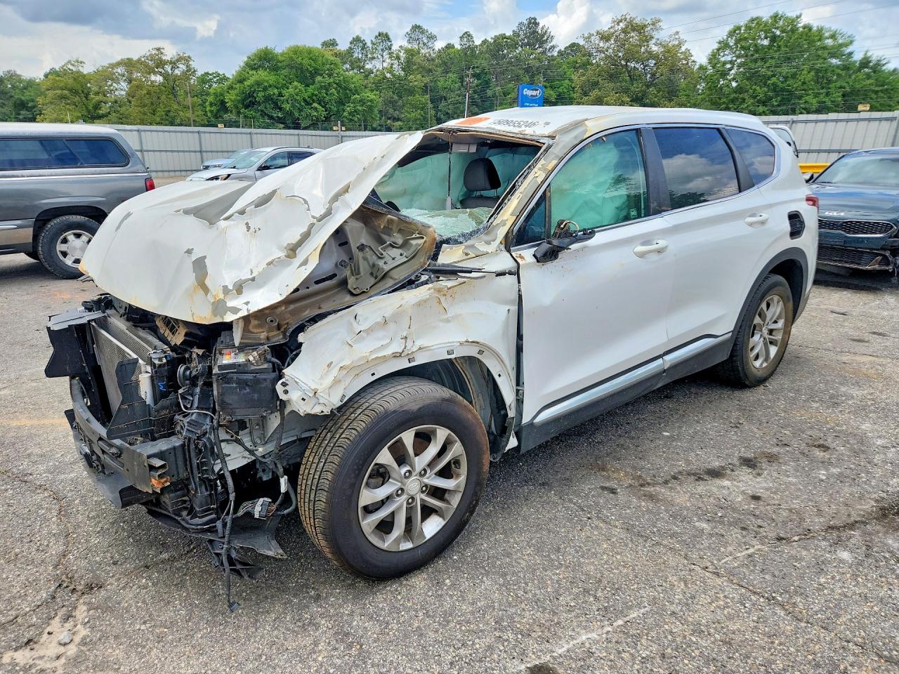 Salvage Hyundai SANTA FE Image