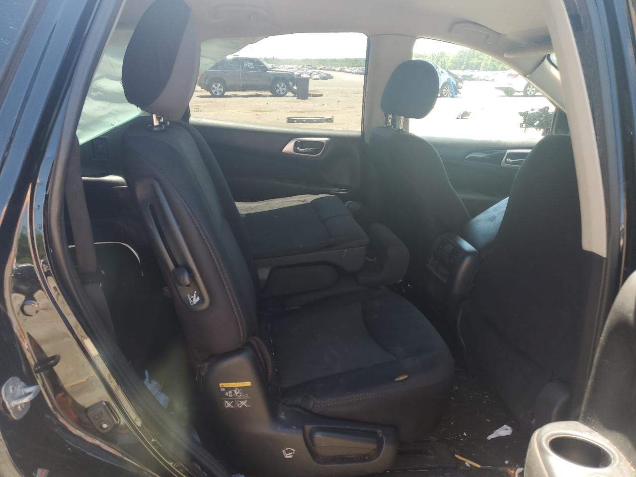 Nissan Pathfinder S