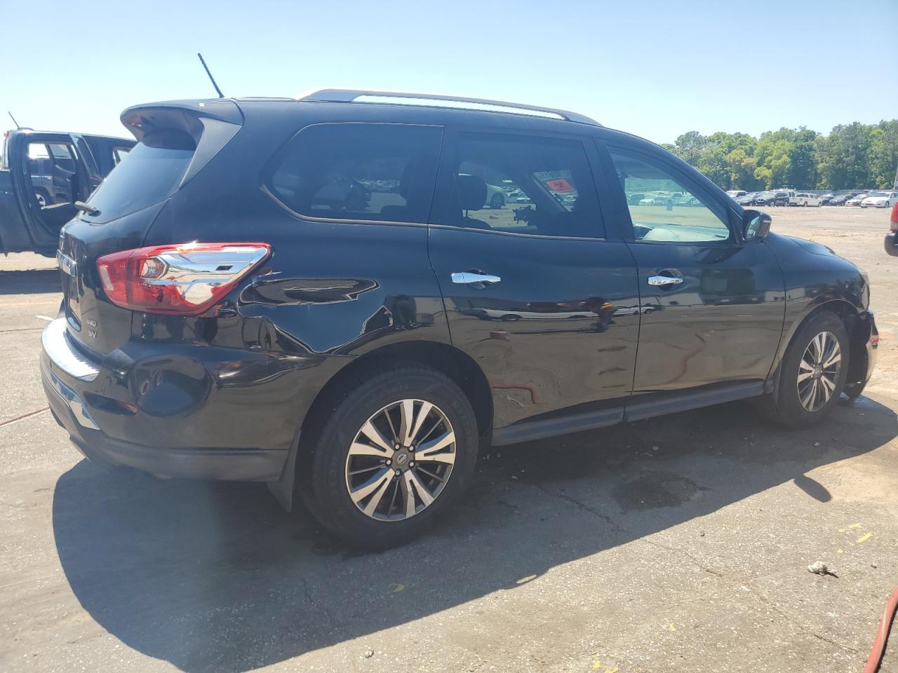 Nissan Pathfinder S