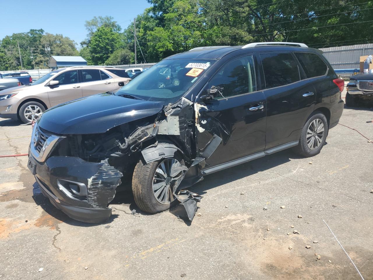 Salvage Nissan Pathfinder Image