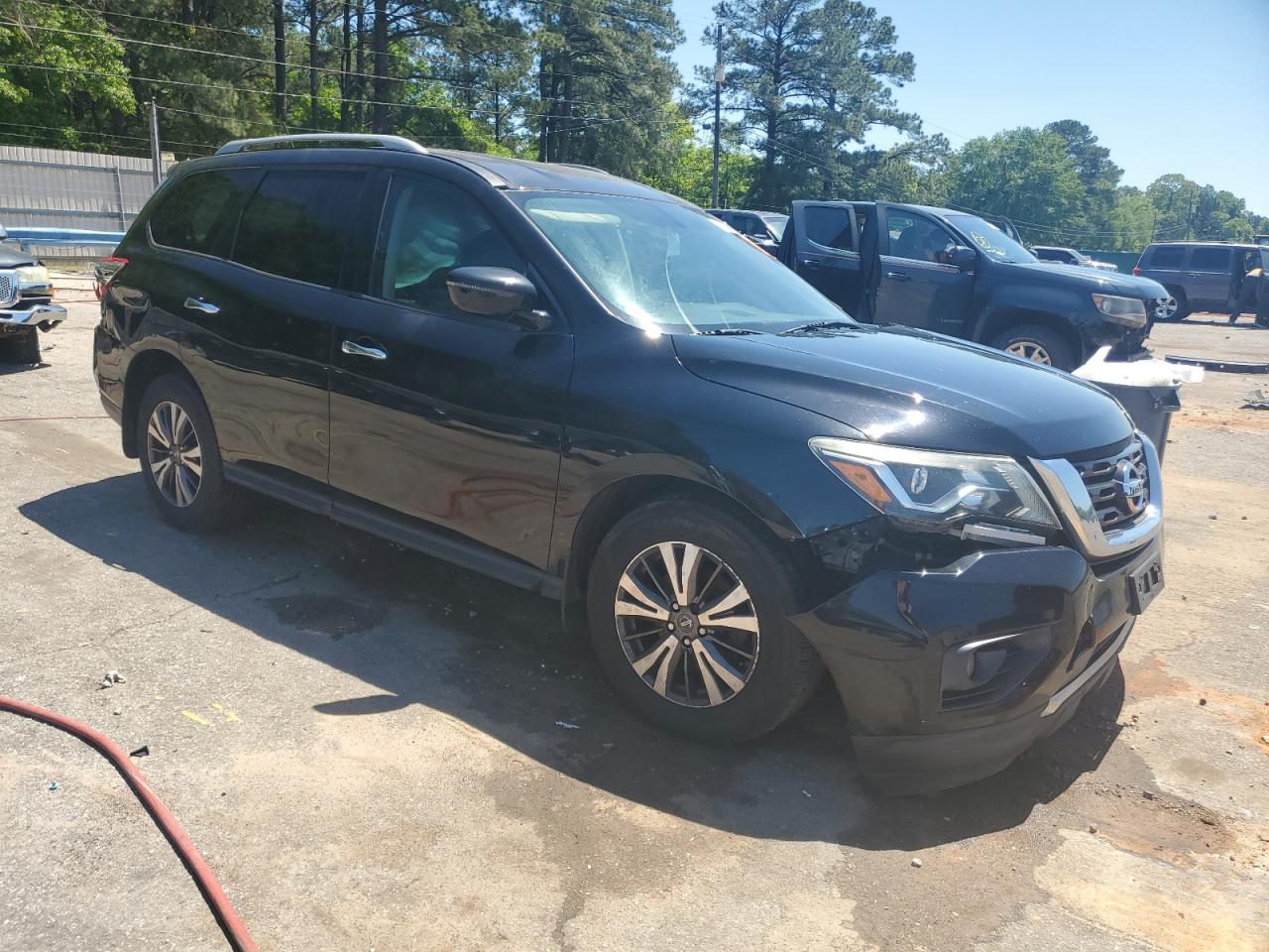 Nissan Pathfinder S