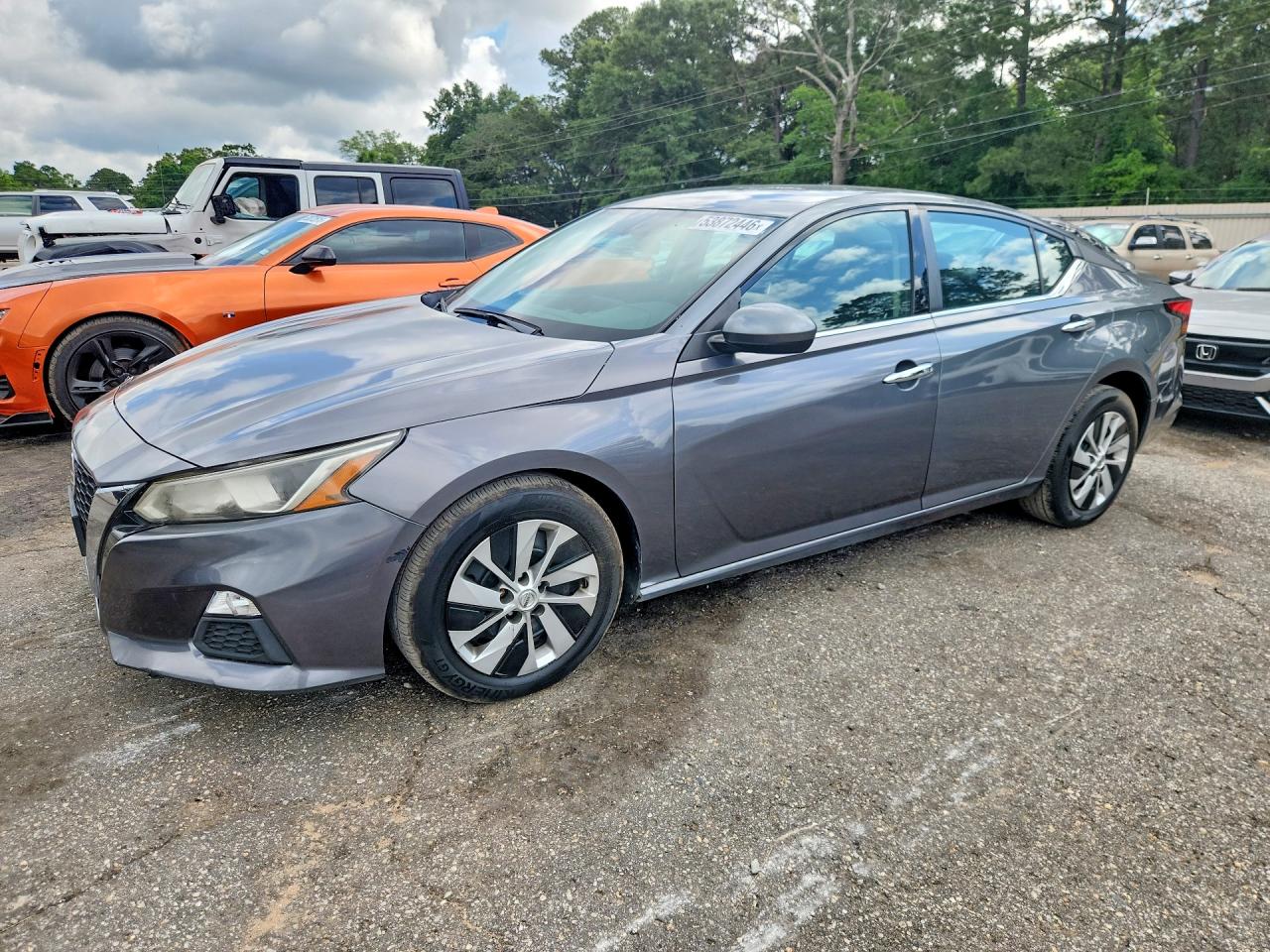Salvage Nissan Altima Image