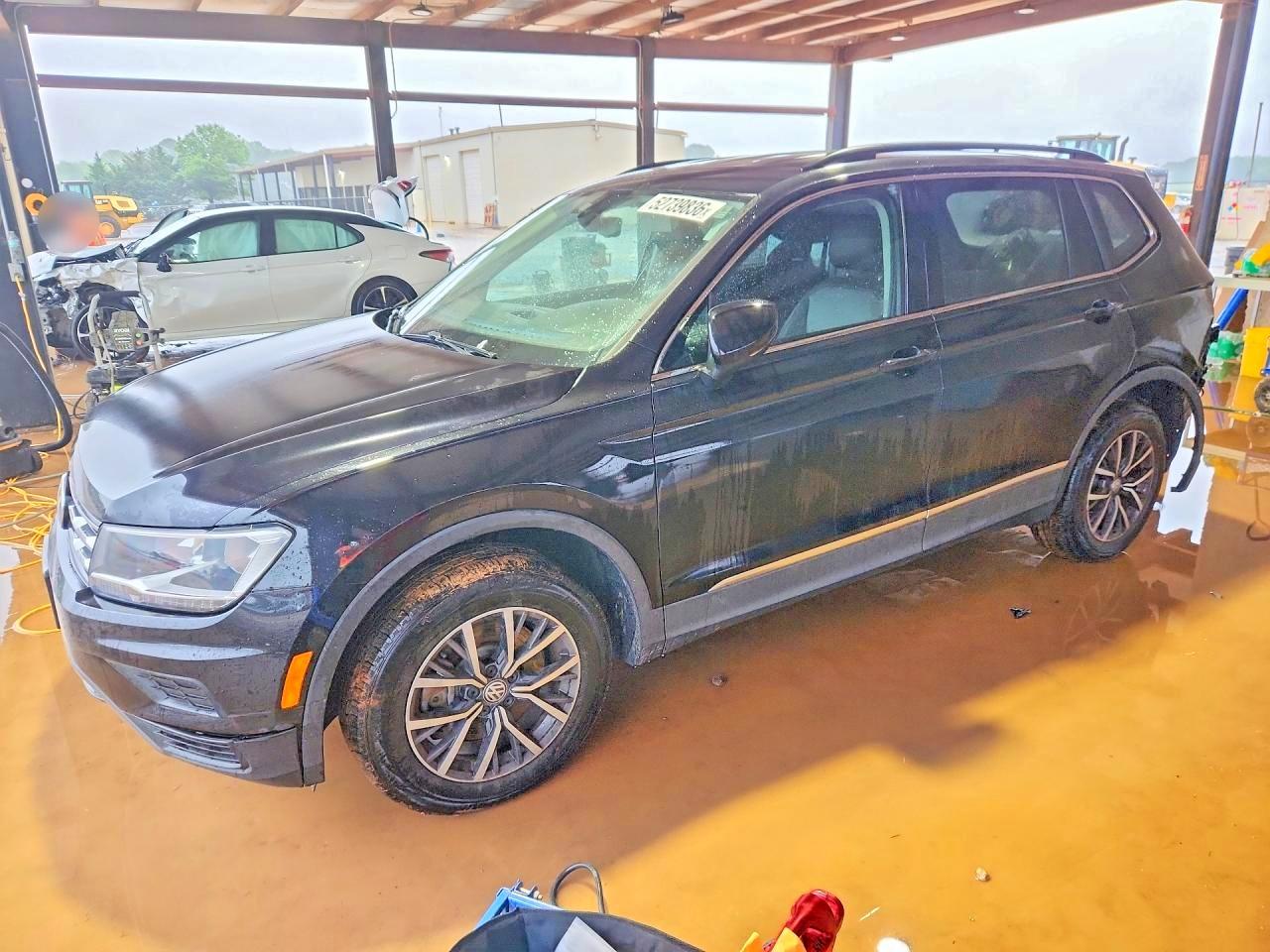 Salvage Volkswagen Tiguan Image