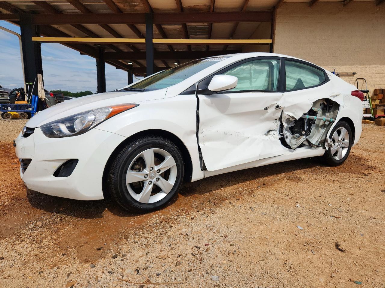 Salvage Hyundai ELANTRA Image