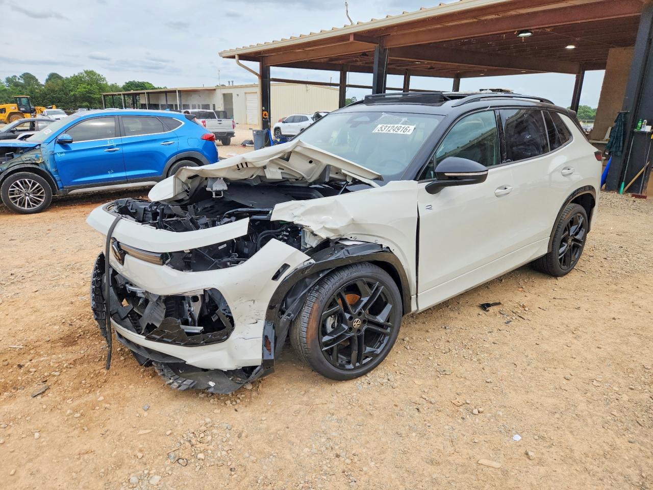 Salvage Volkswagen Tiguan Image