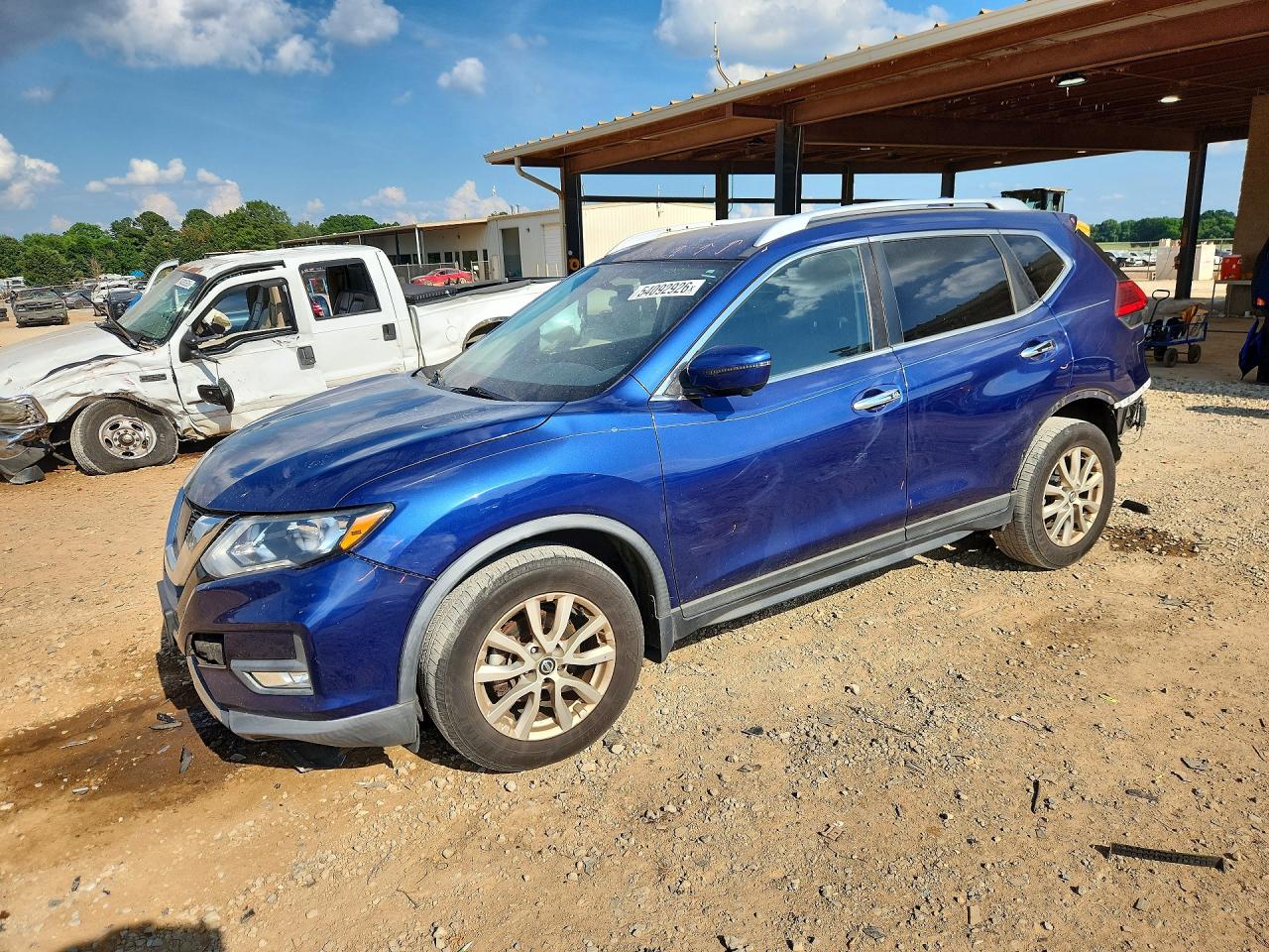 Salvage Nissan Rogue Image