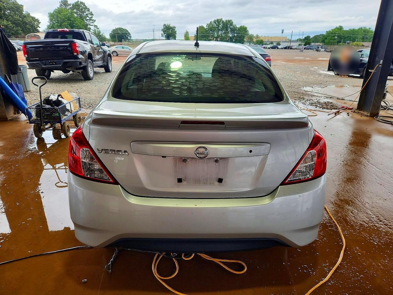 Nissan Versa S Plus
