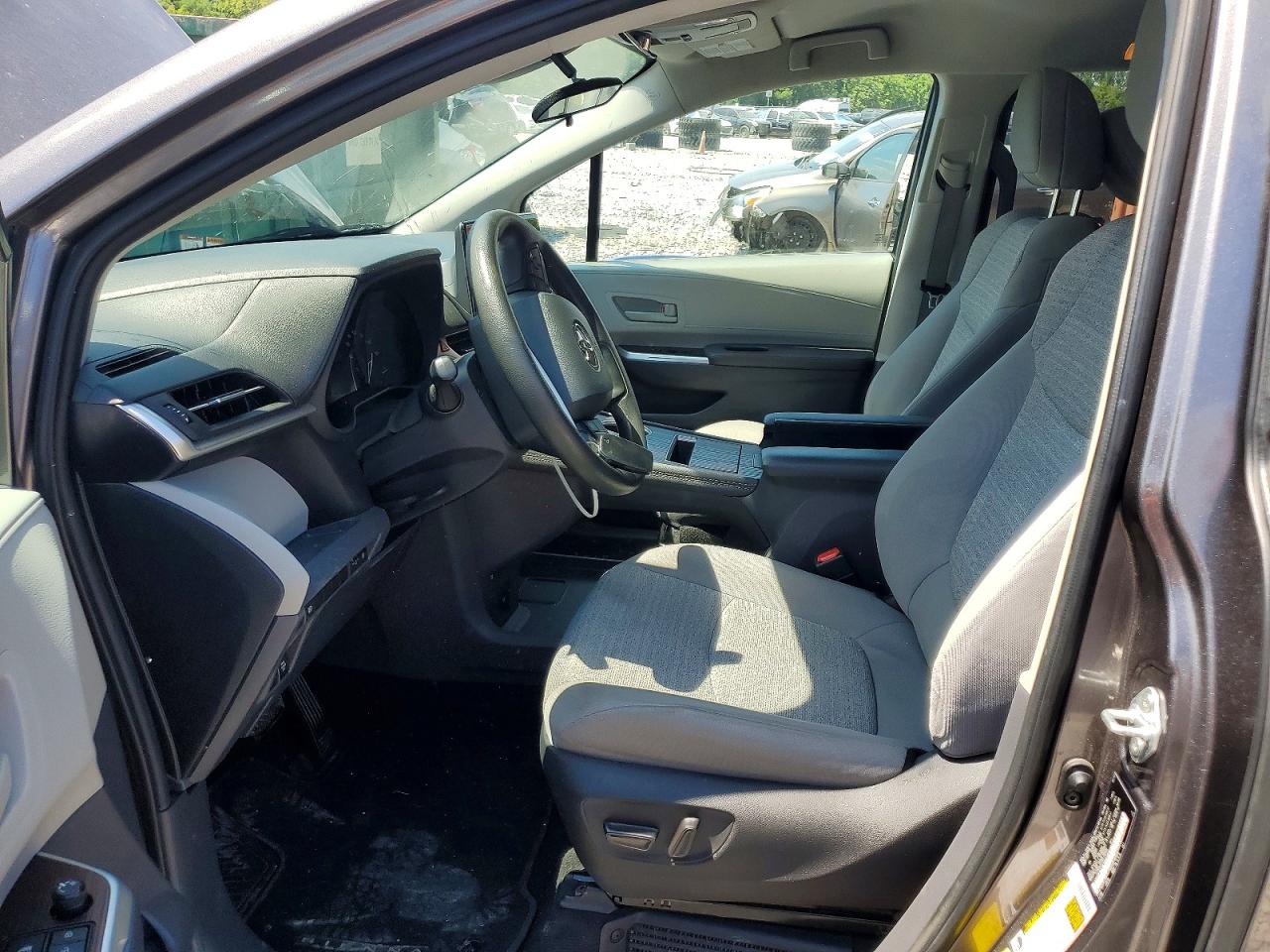 Toyota Sienna Le