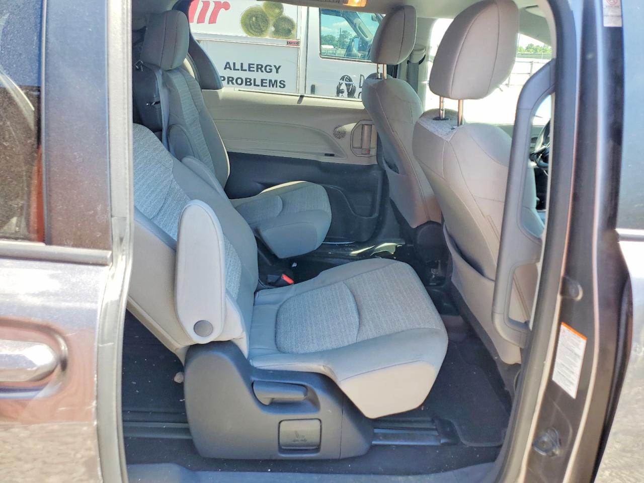 Toyota Sienna Le