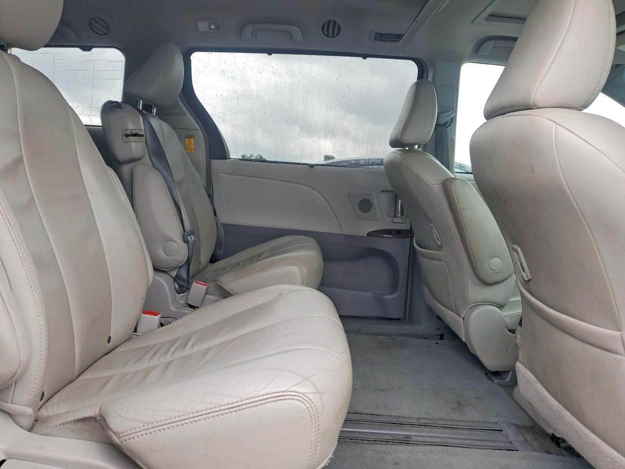 Toyota Sienna Xle 8-passenger
