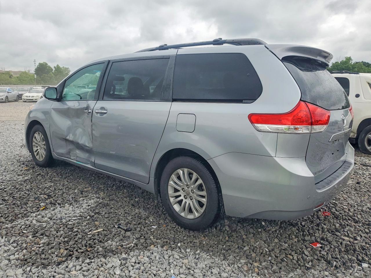 Toyota Sienna Xle 8-passenger