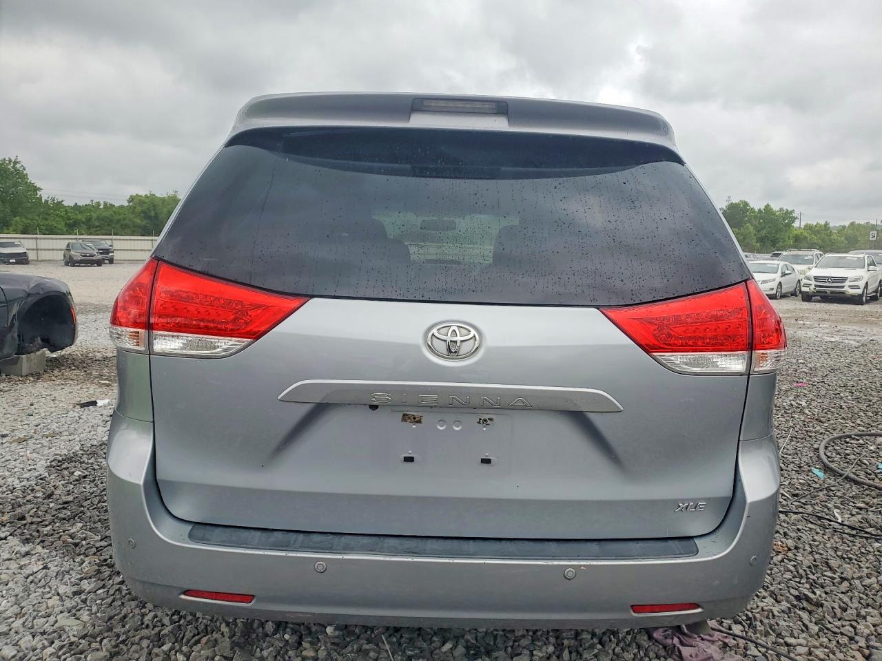 Toyota Sienna Xle 8-passenger