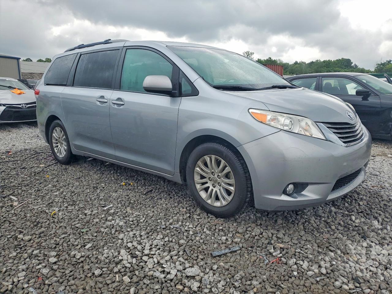 Toyota Sienna Xle 8-passenger