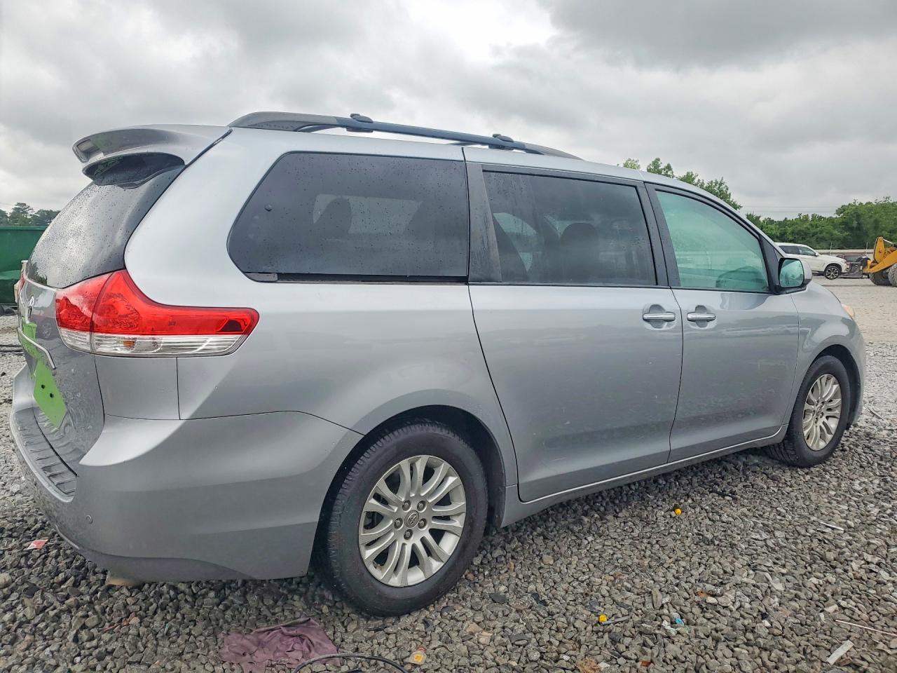 Toyota Sienna Xle 8-passenger