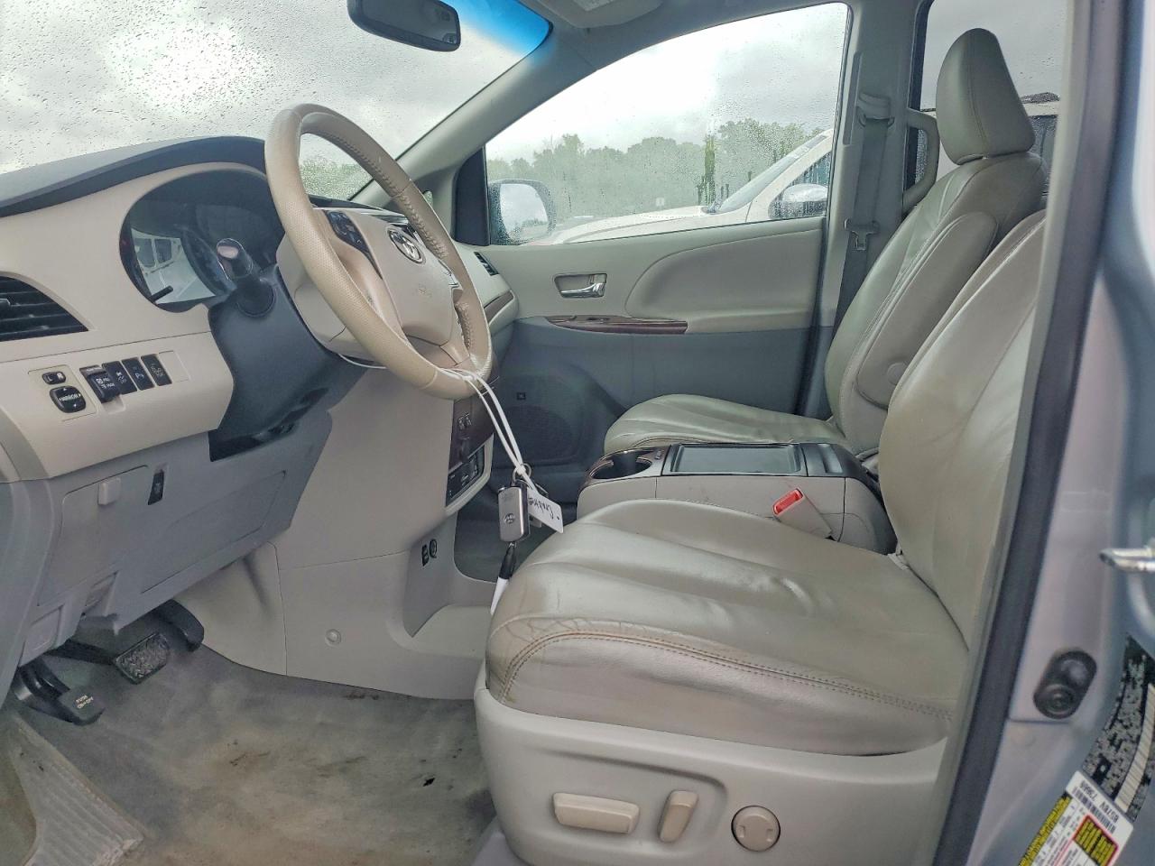 Toyota Sienna Xle 8-passenger