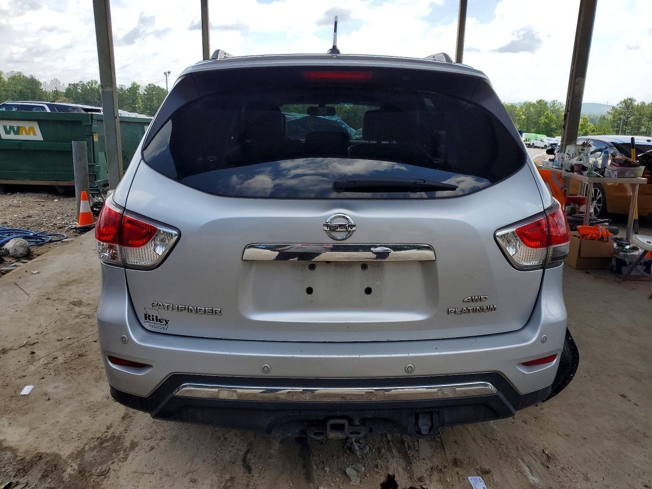 Nissan Pathfinder S