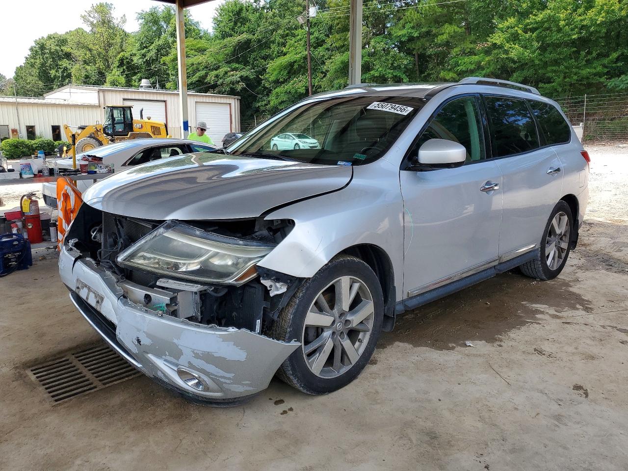 Salvage Nissan Pathfinder Image