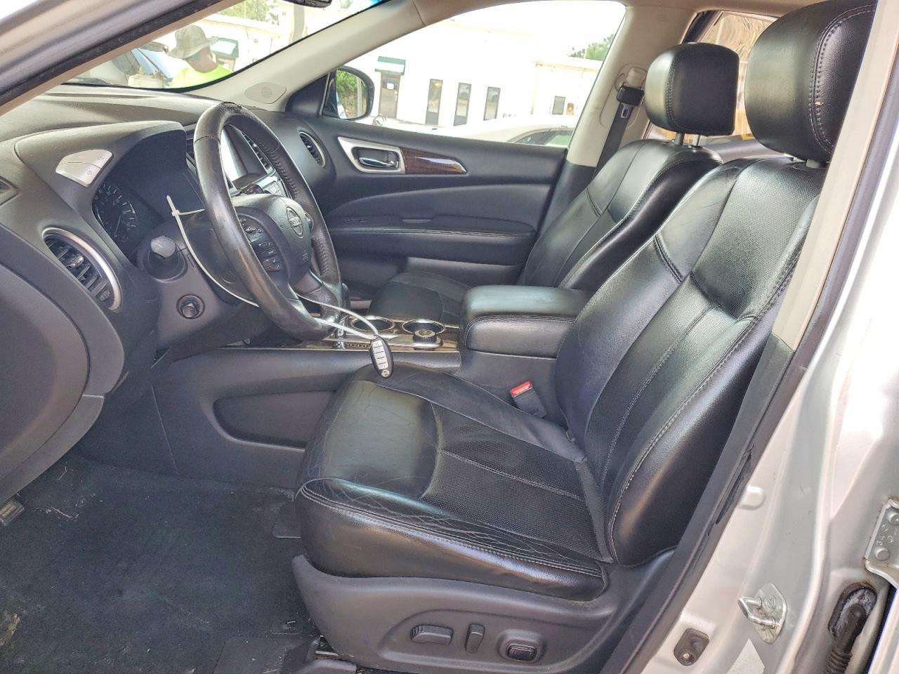 Nissan Pathfinder S