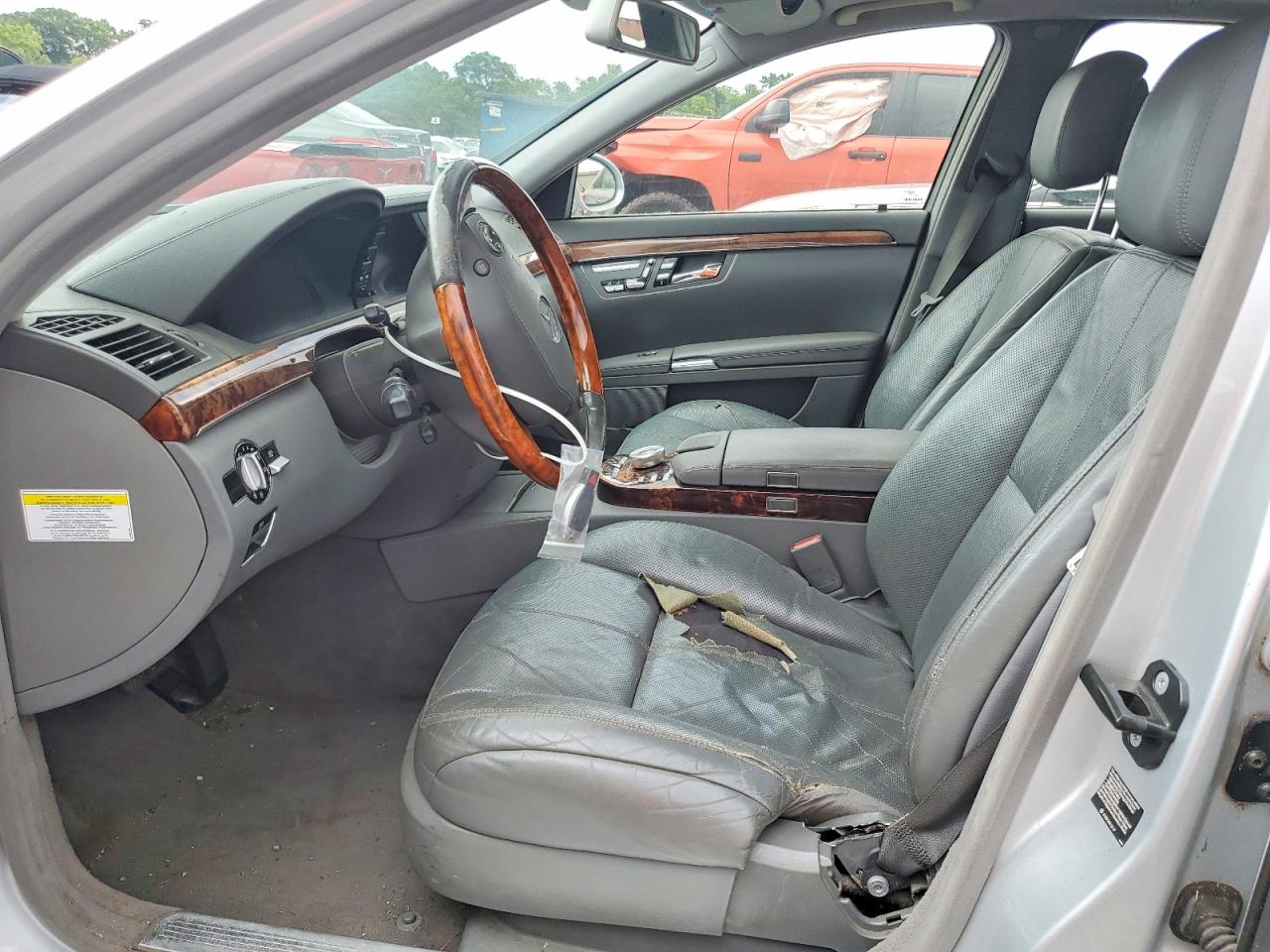Mercedes-Benz S-Class 550