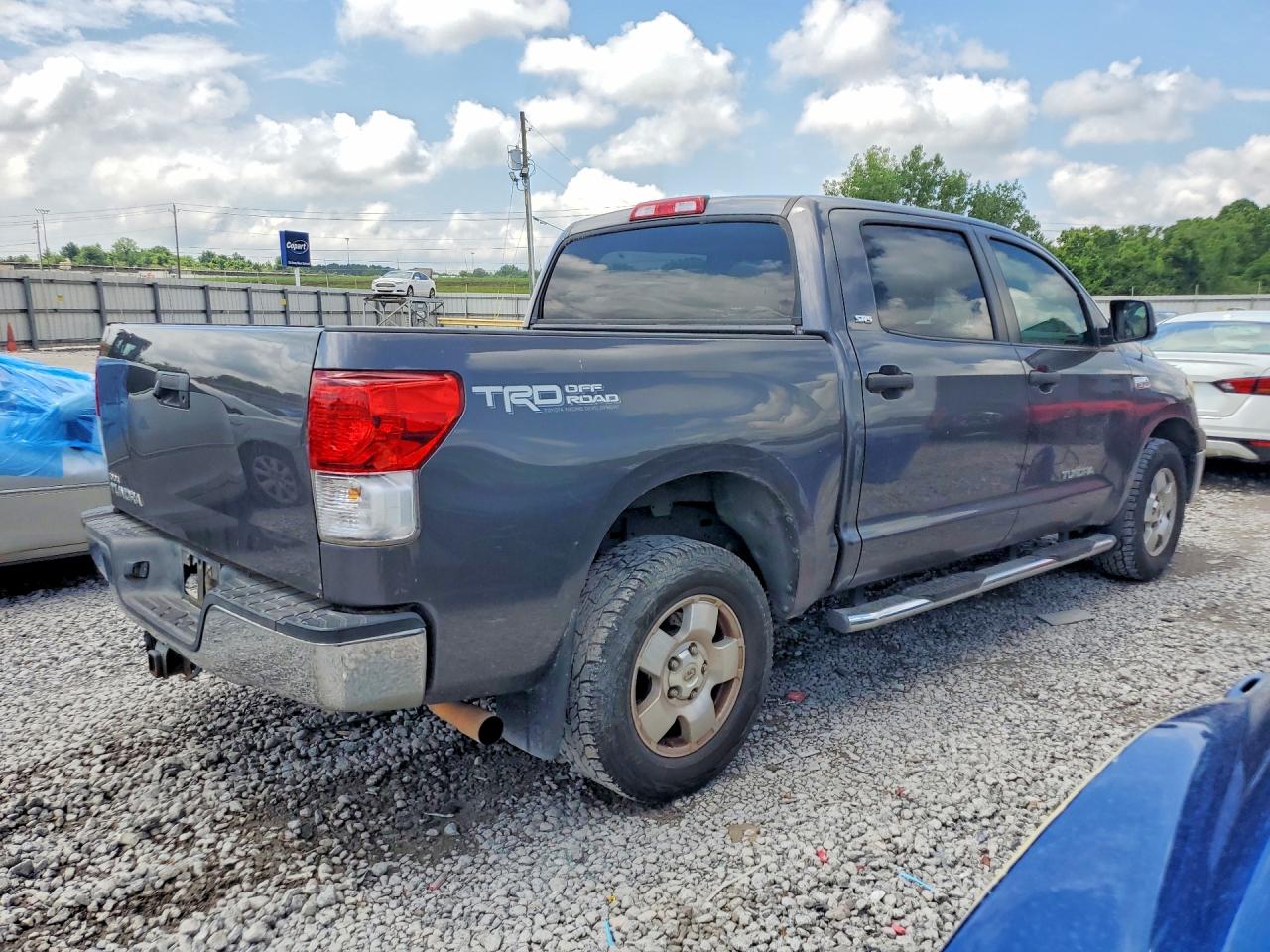 Toyota Tundra Crewmax Sr5