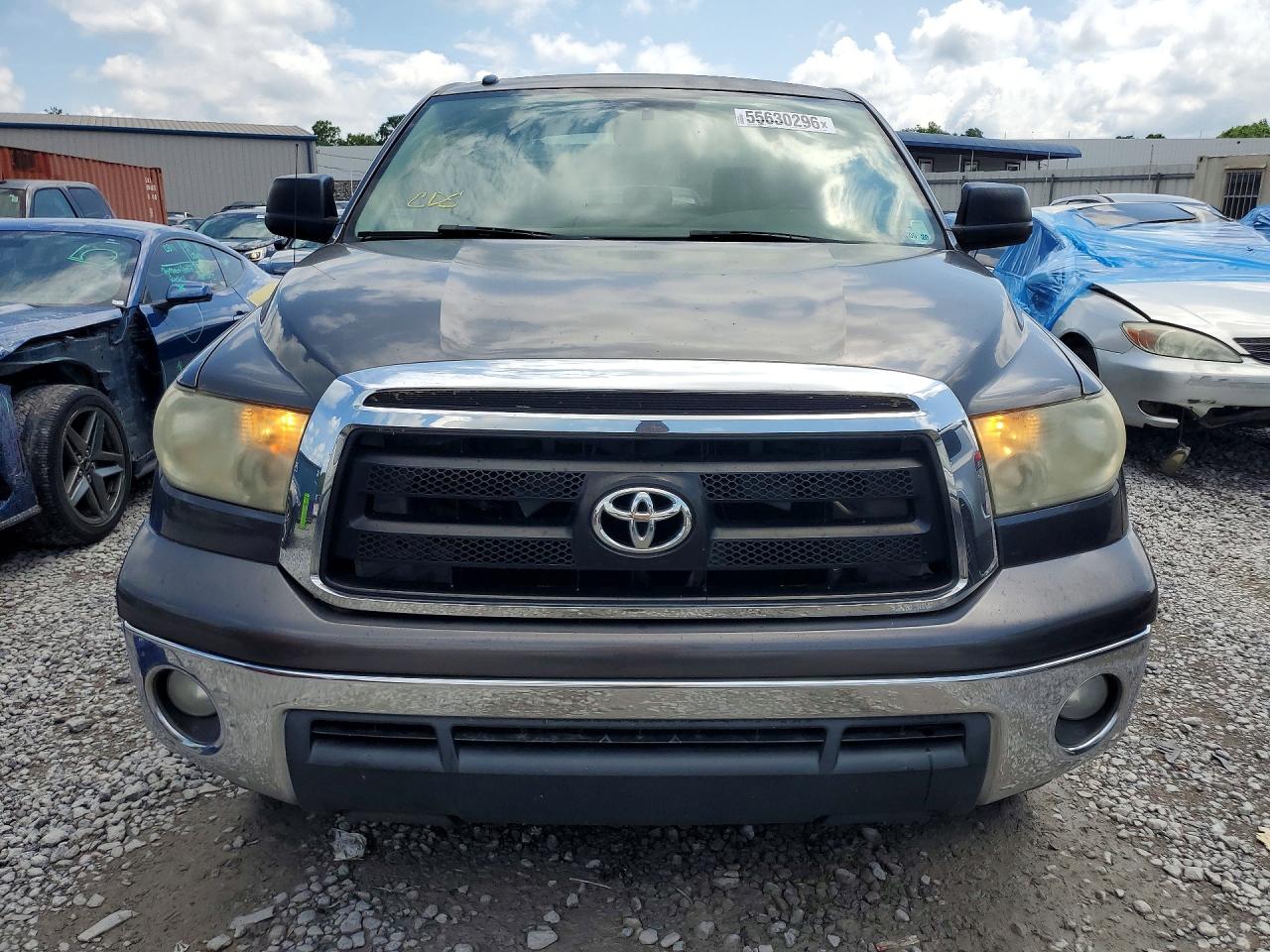 Toyota Tundra Crewmax Sr5