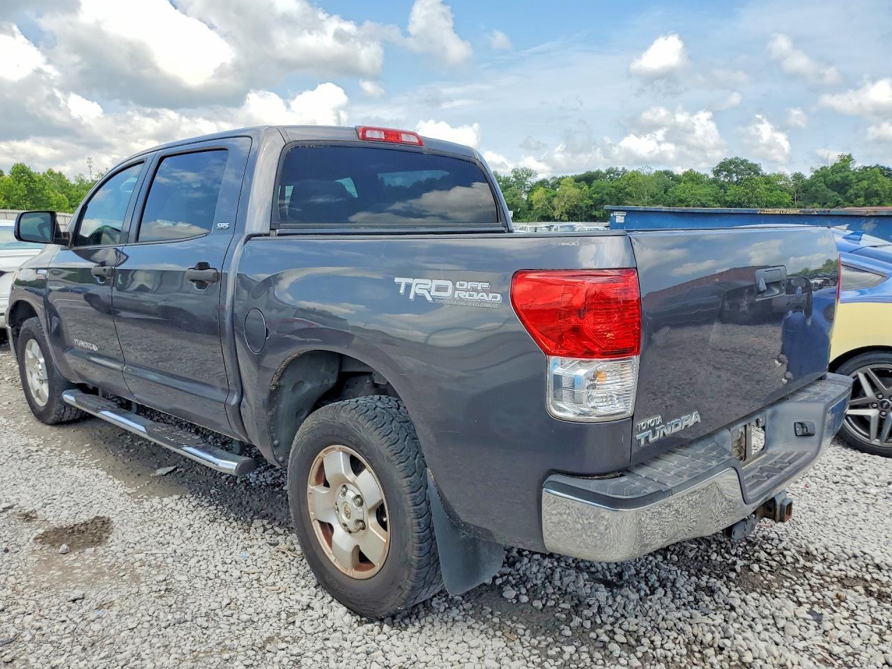 Toyota Tundra Crewmax Sr5