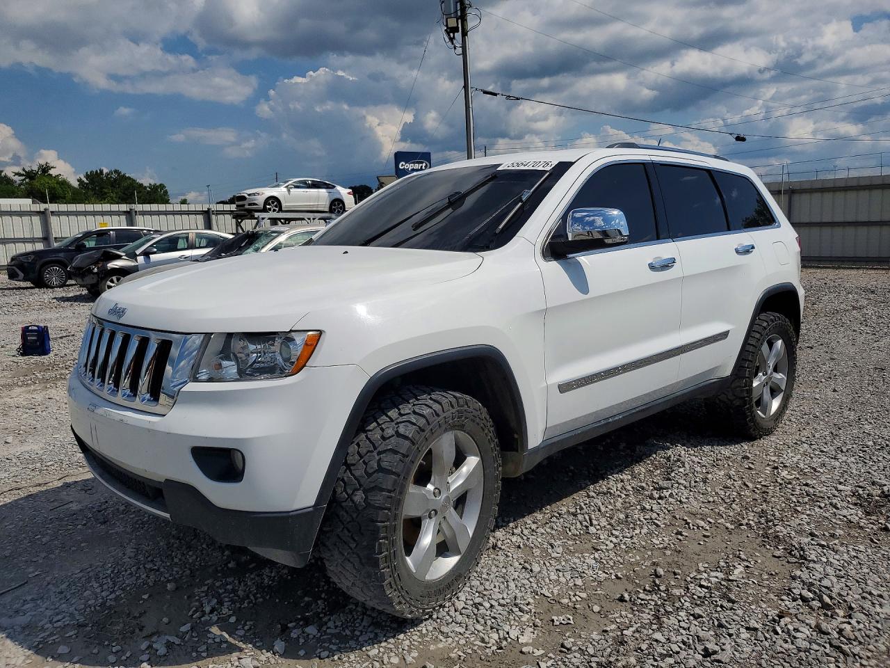 Salvage Jeep Cherokee Image