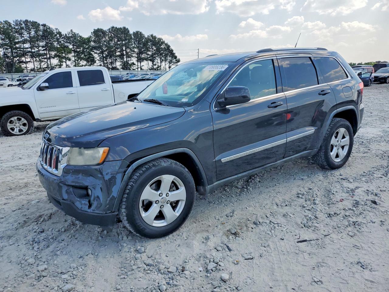 Salvage Jeep Cherokee Image
