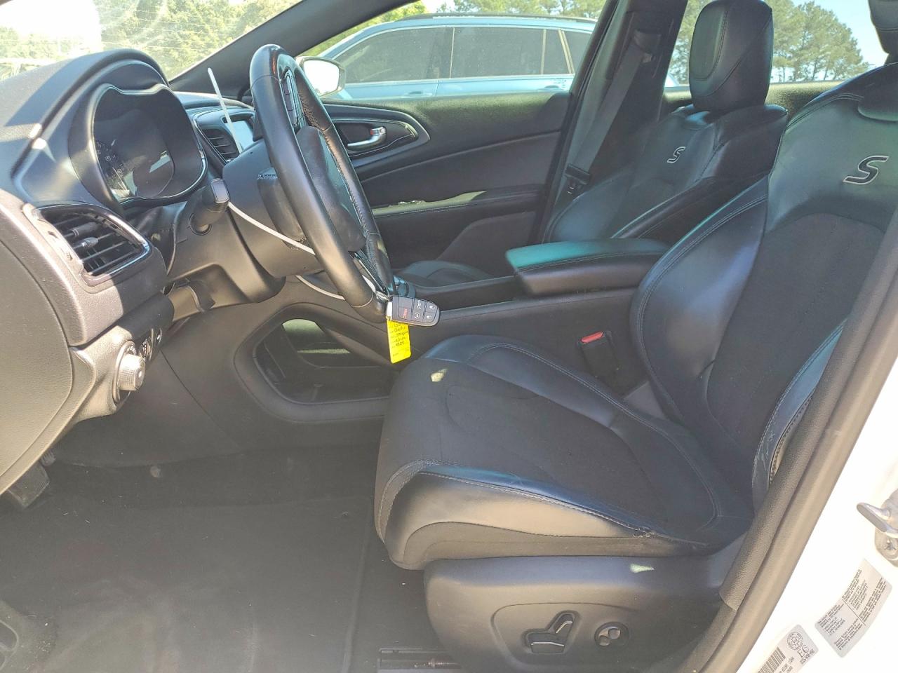 Chrysler 200