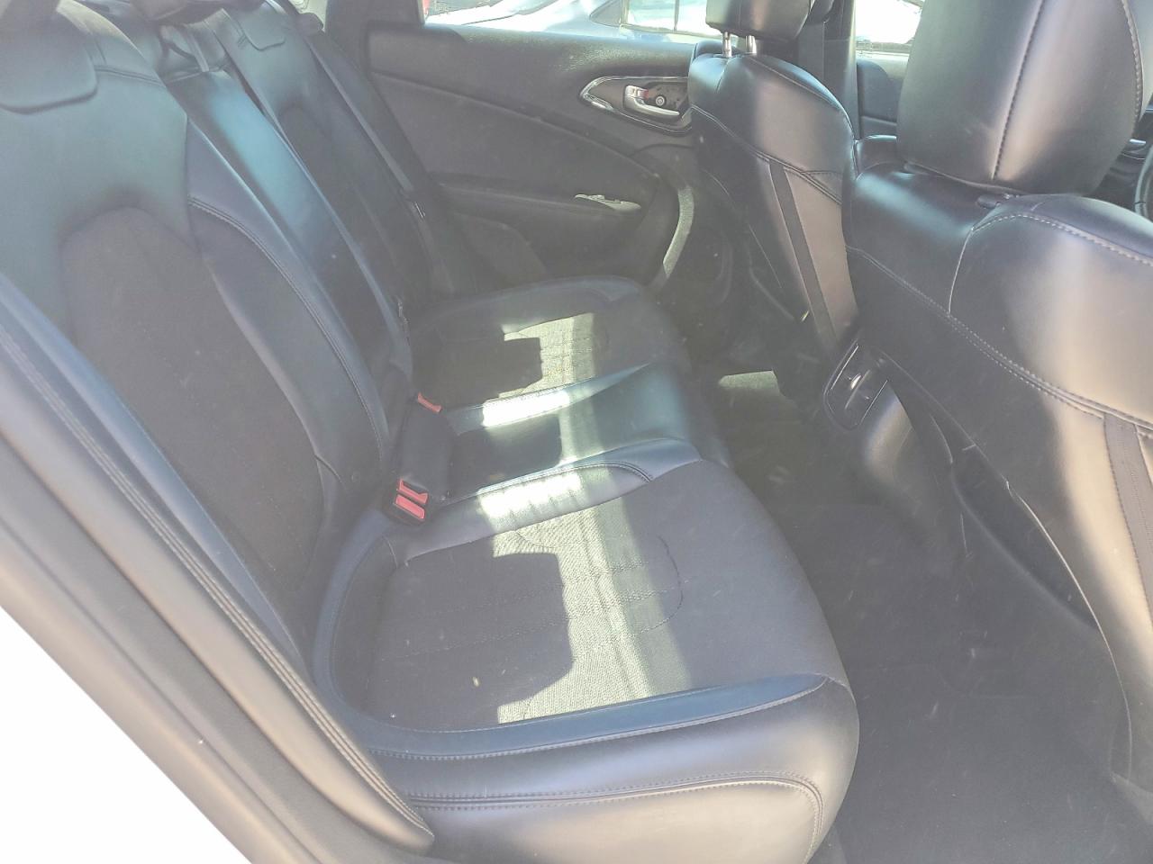 Chrysler 200
