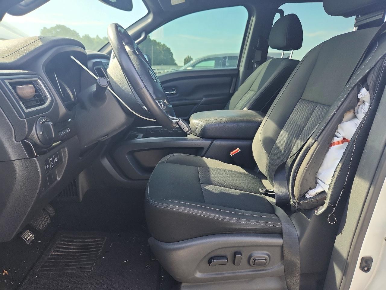 Nissan Titan Sv