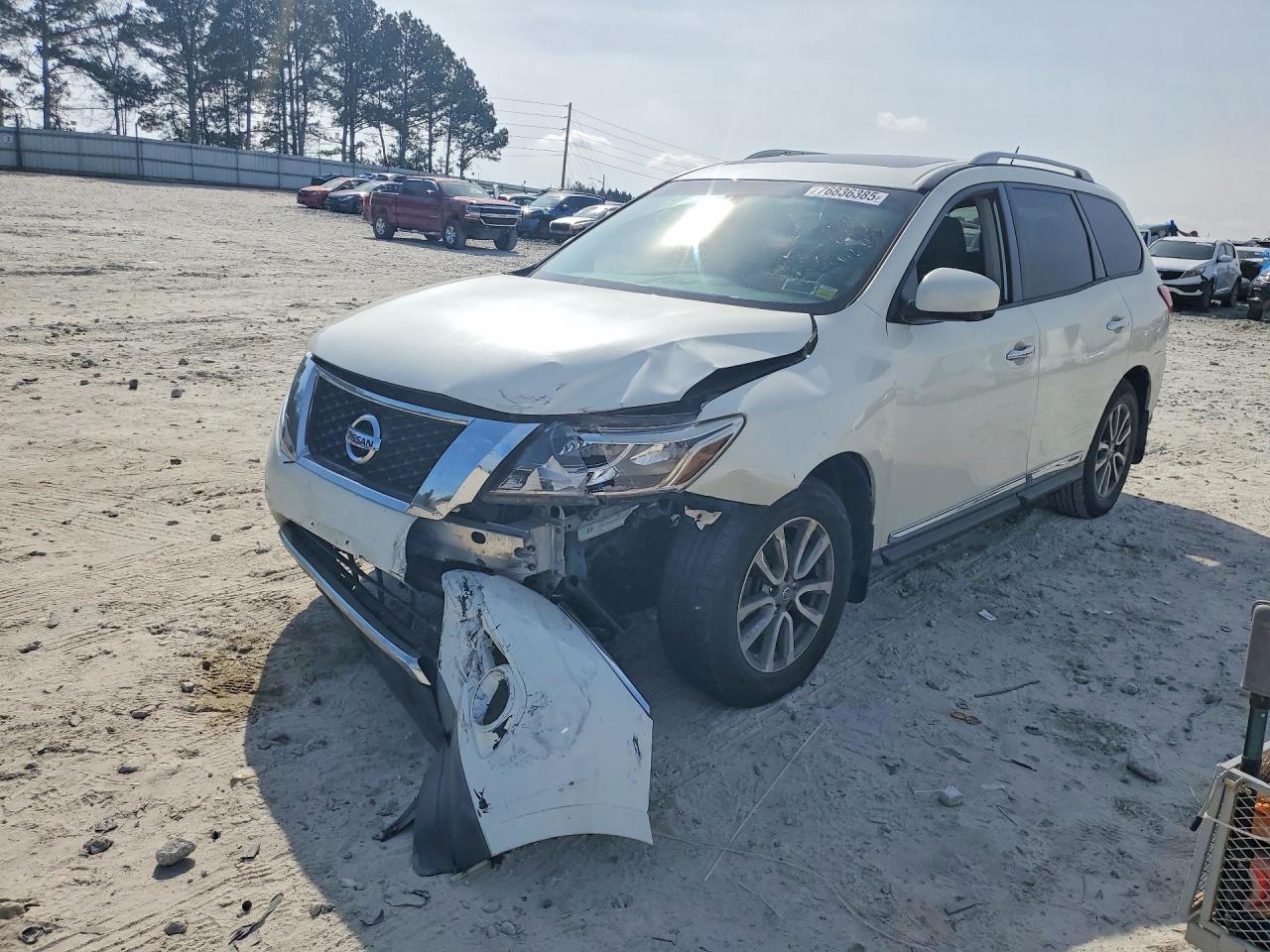 Salvage Nissan Pathfinder Image