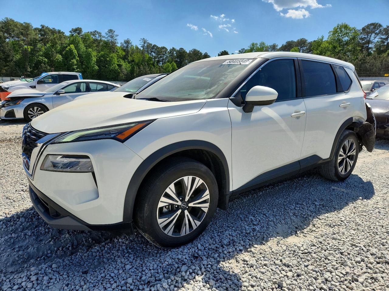Salvage Nissan Rogue Image