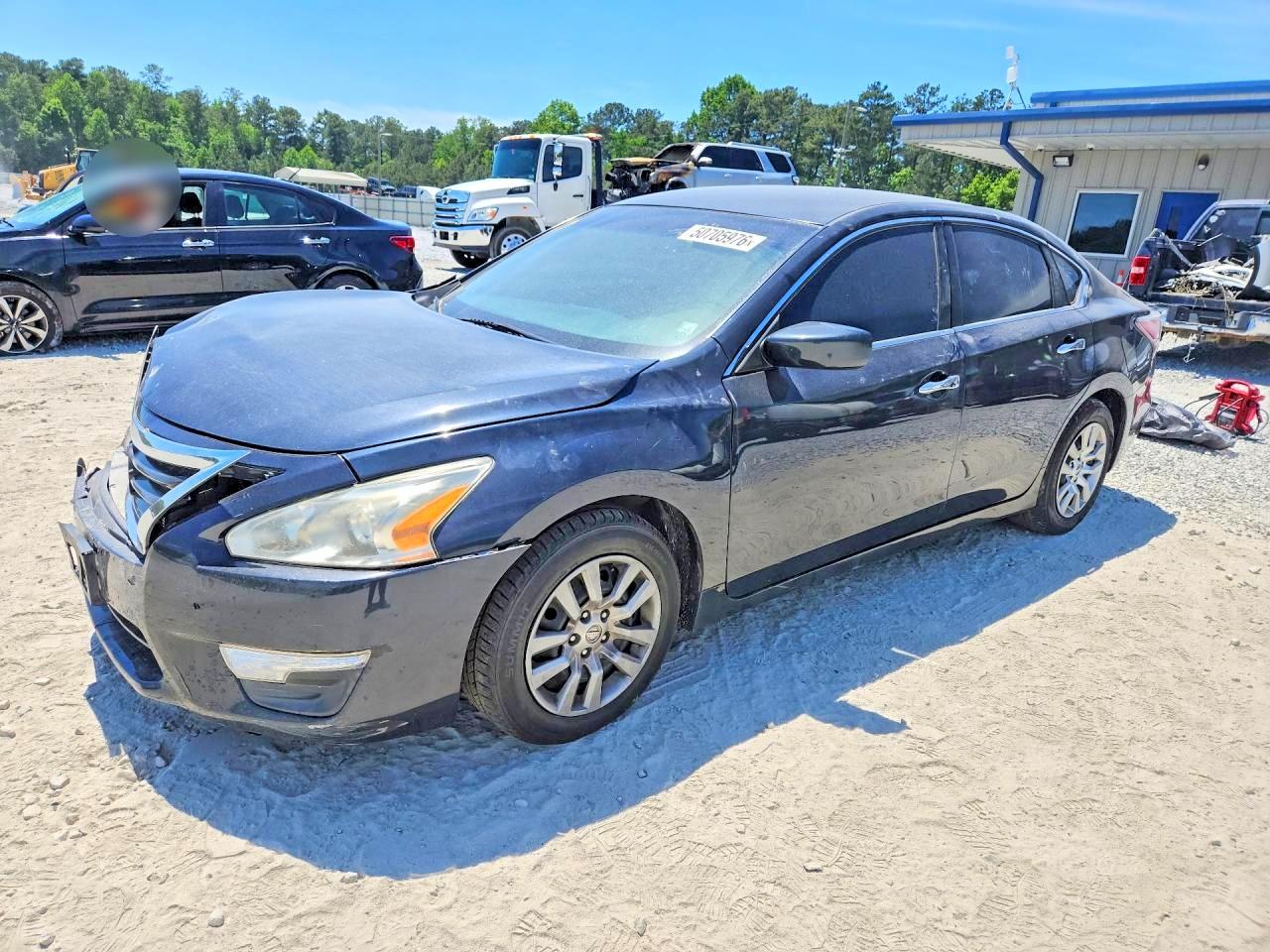 Salvage Nissan Altima Image