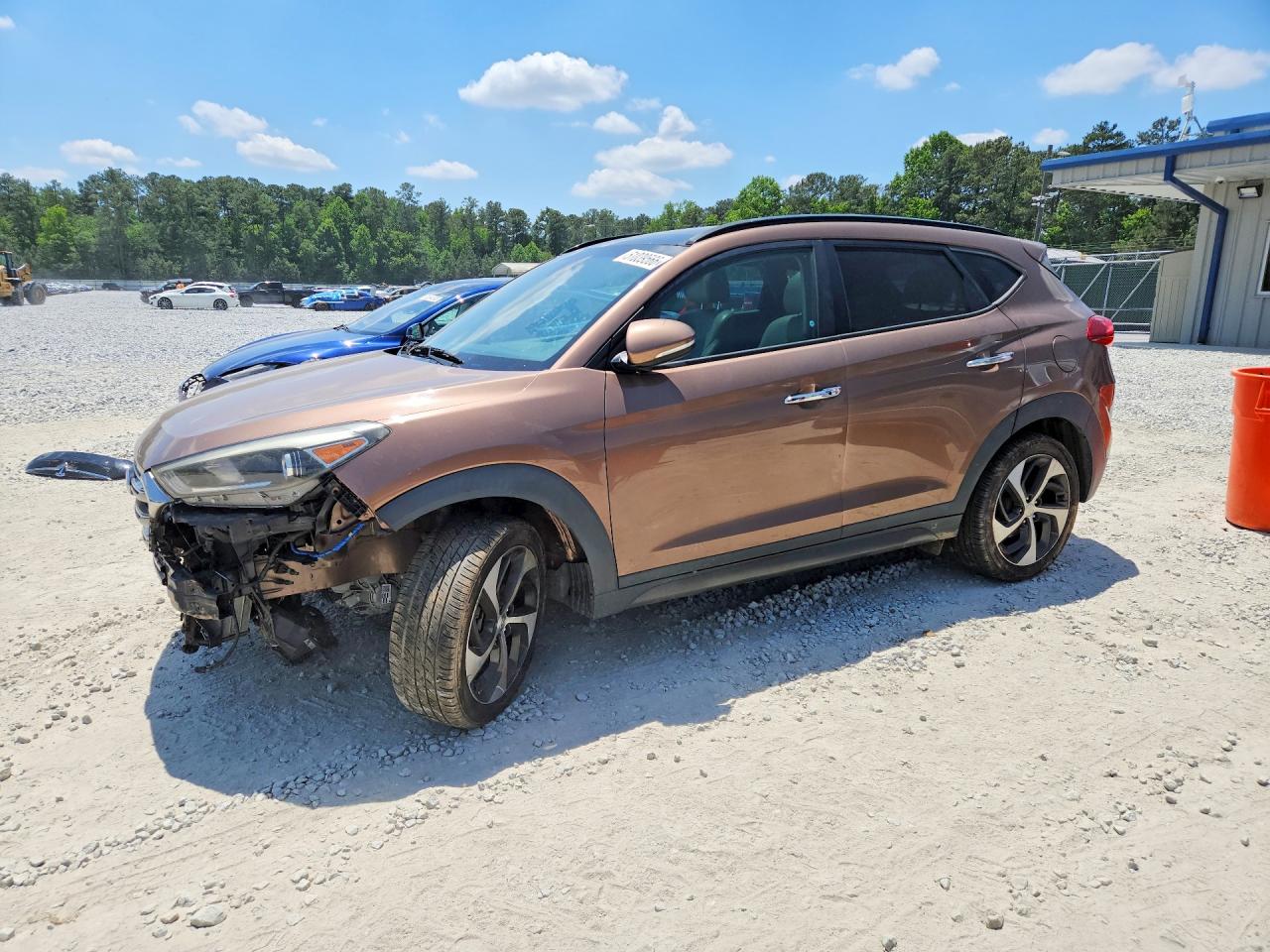 Salvage Hyundai TUCSON Image