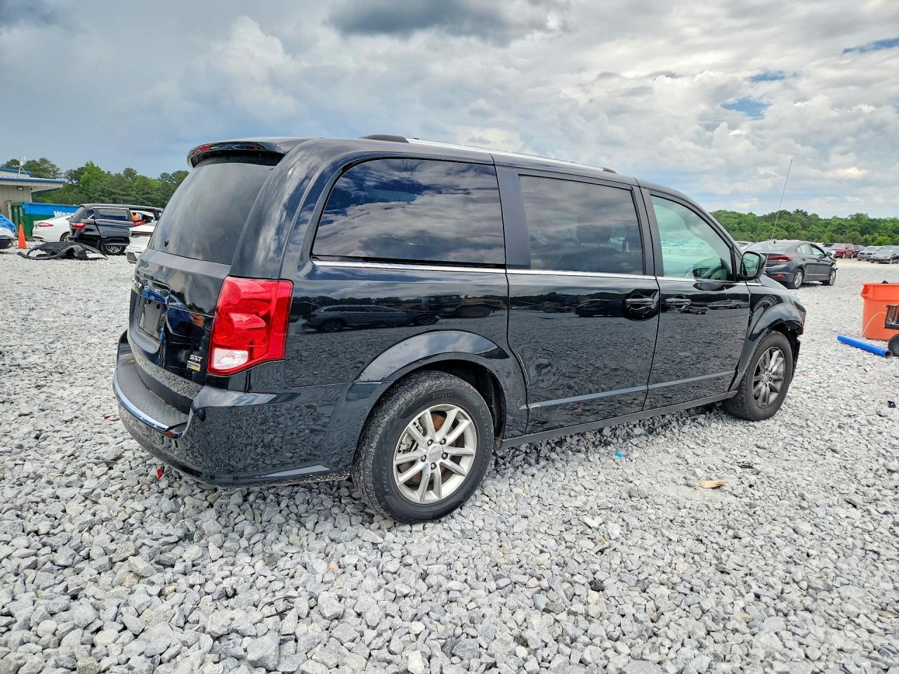 Dodge Caravan Sxt