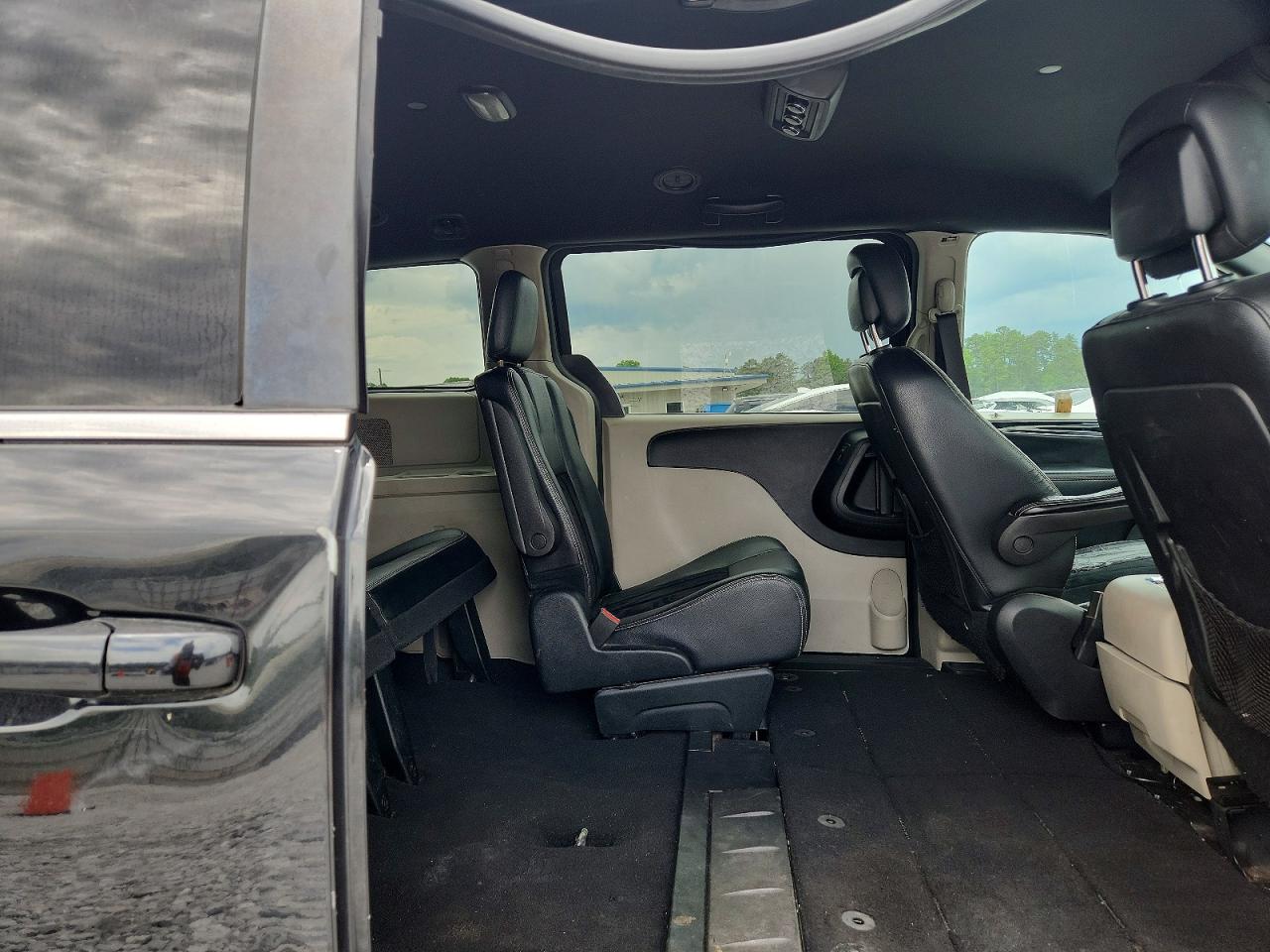 Dodge Caravan Sxt