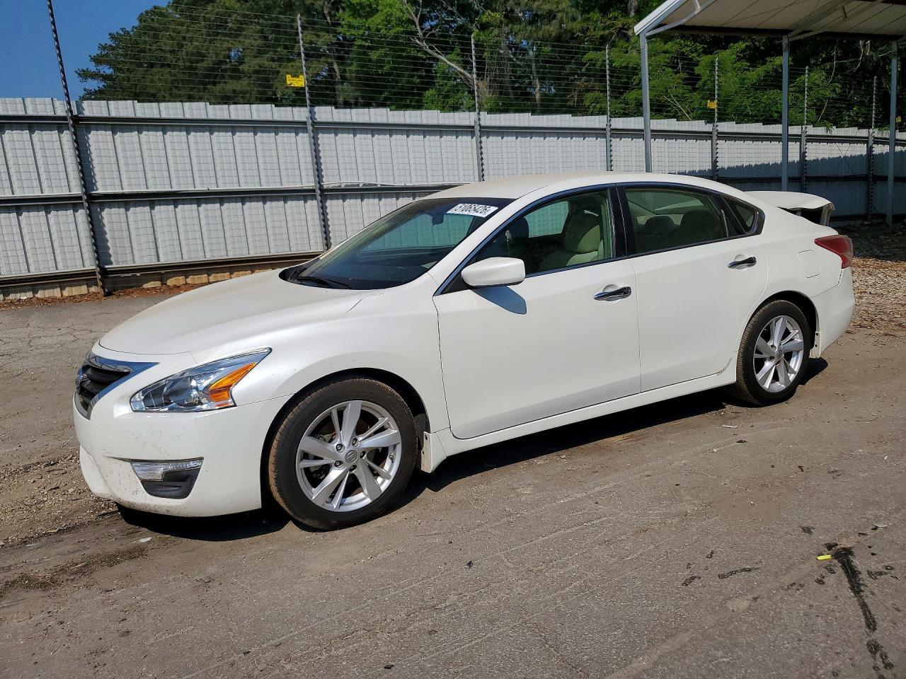 Salvage Nissan Altima Image