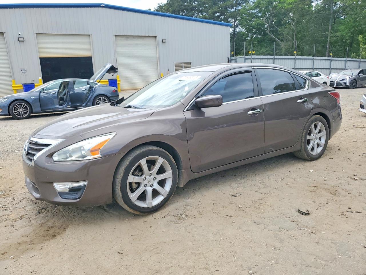 Salvage Nissan Altima Image