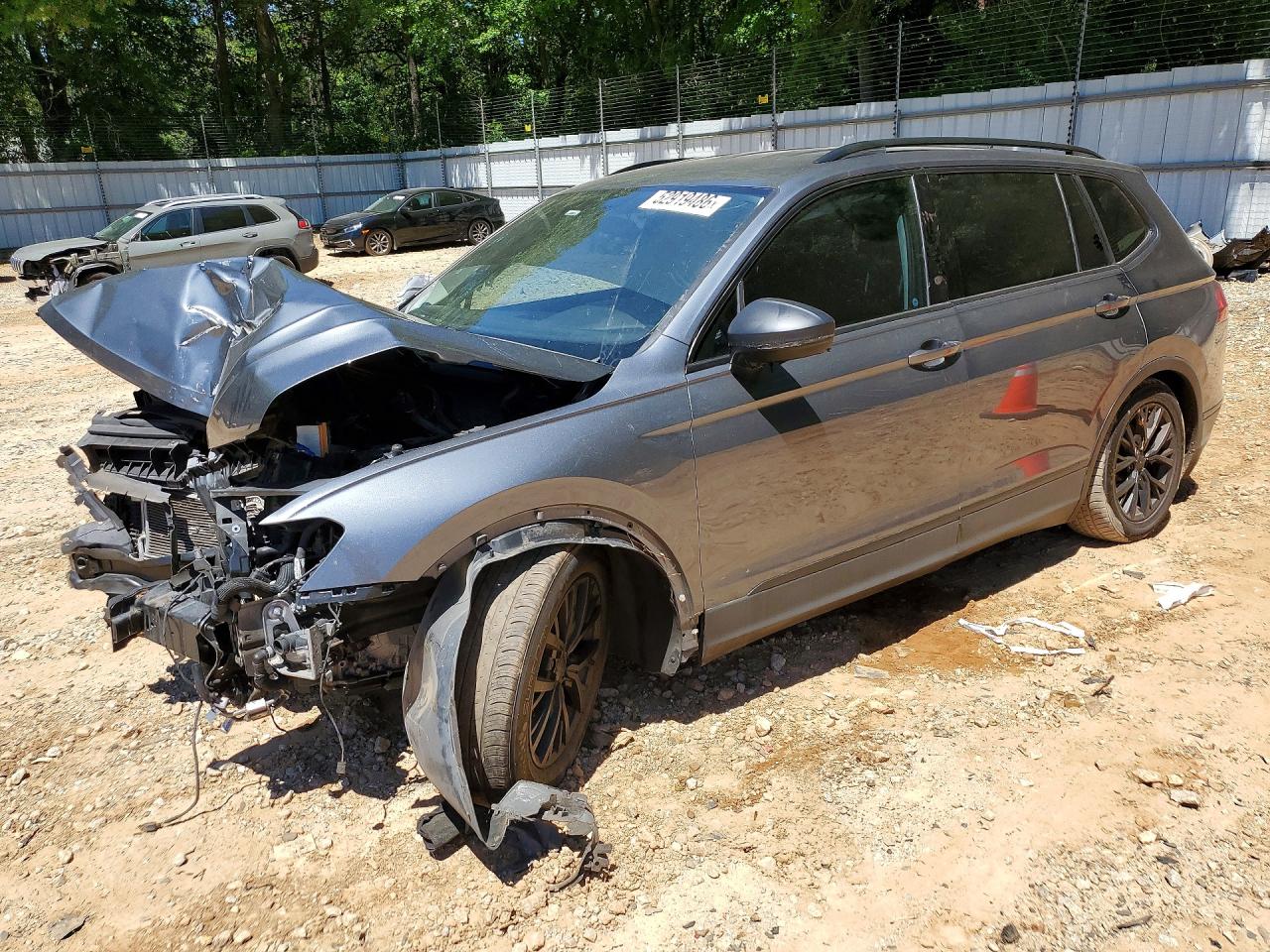 Salvage Volkswagen Tiguan Image