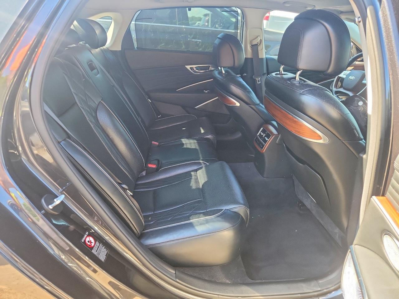 Kia K900 Luxury