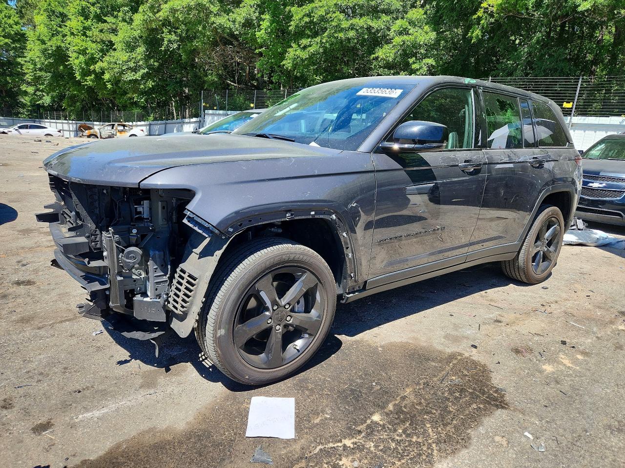 Salvage Jeep Cherokee Image