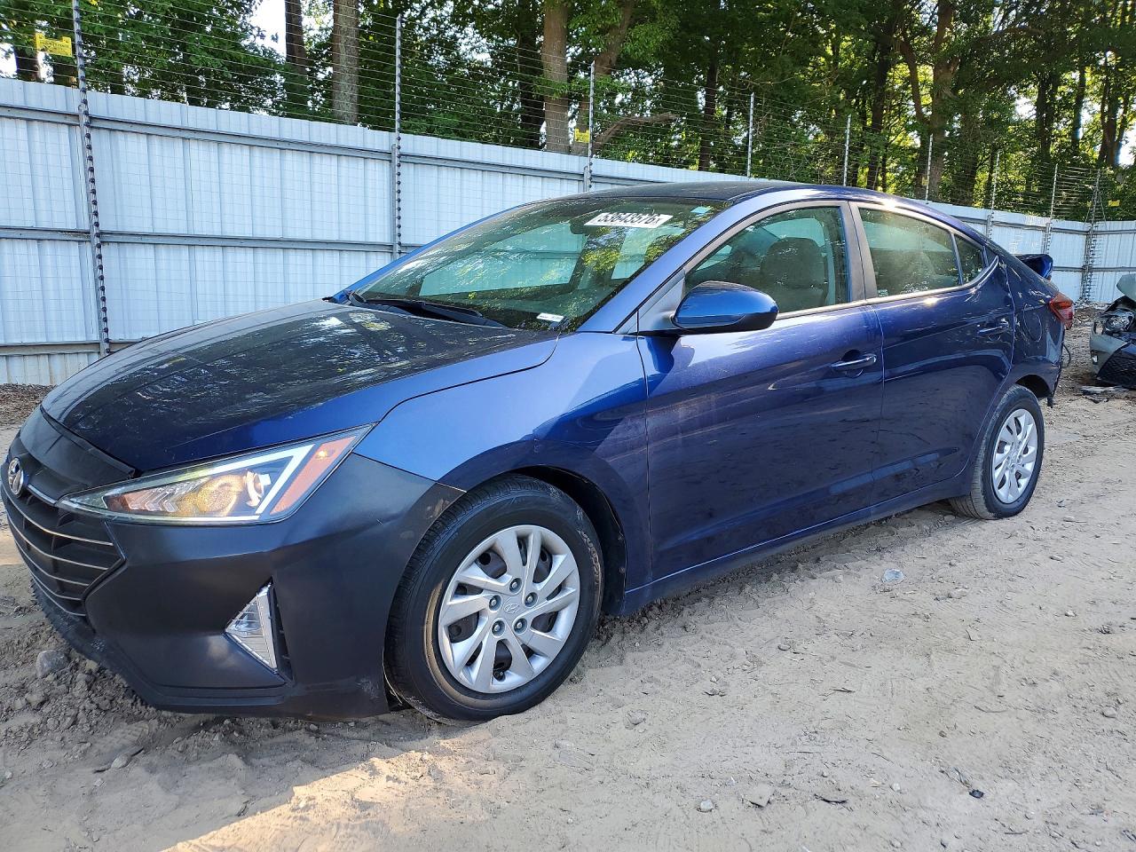 Salvage Hyundai ELANTRA Image