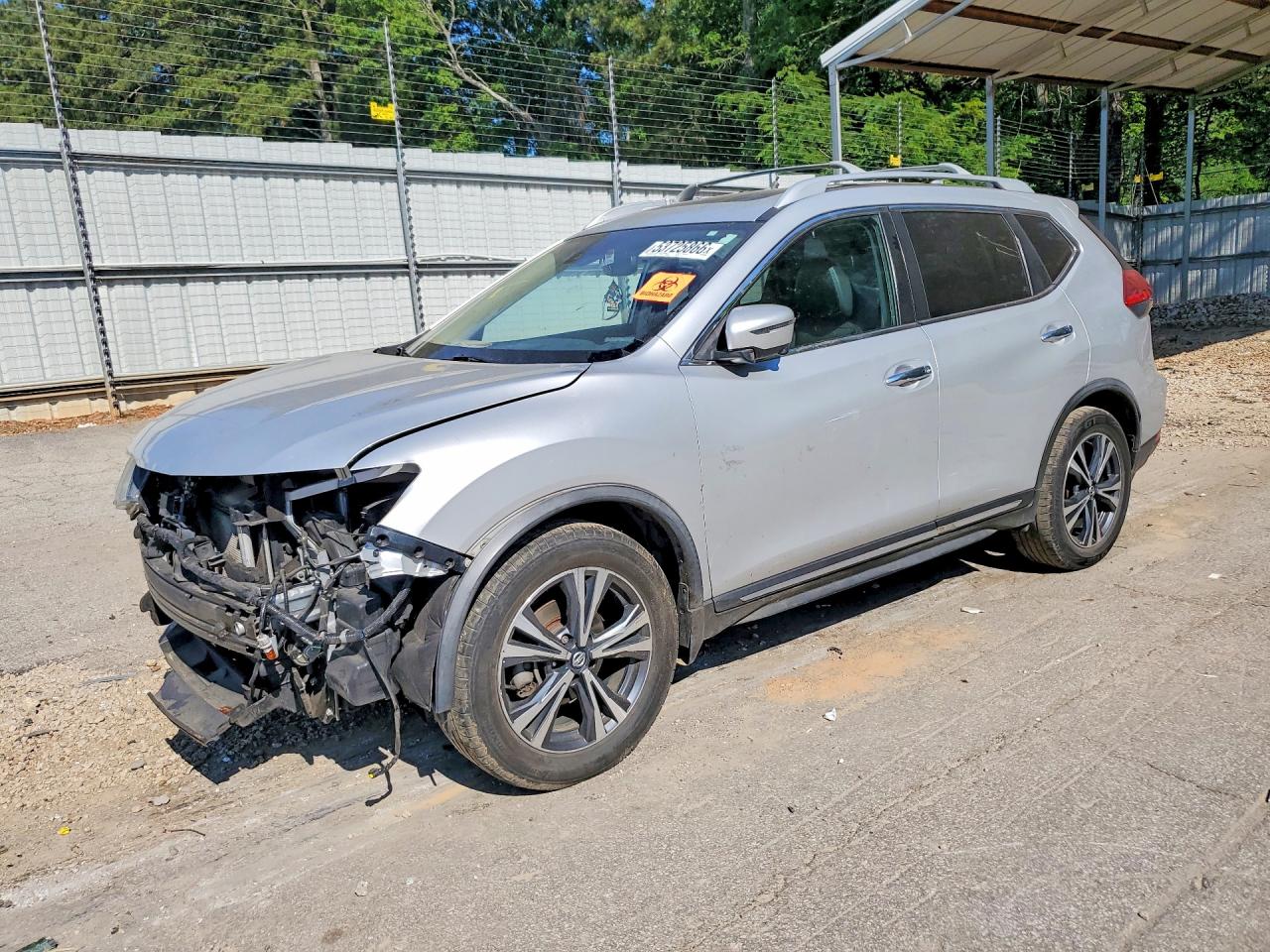Salvage Nissan Rogue Image