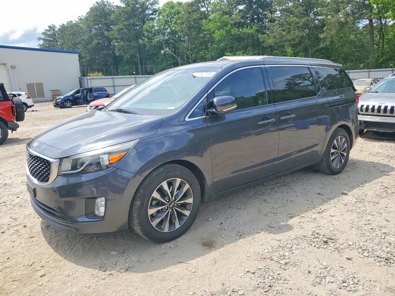 Salvage Kia Sedona Image