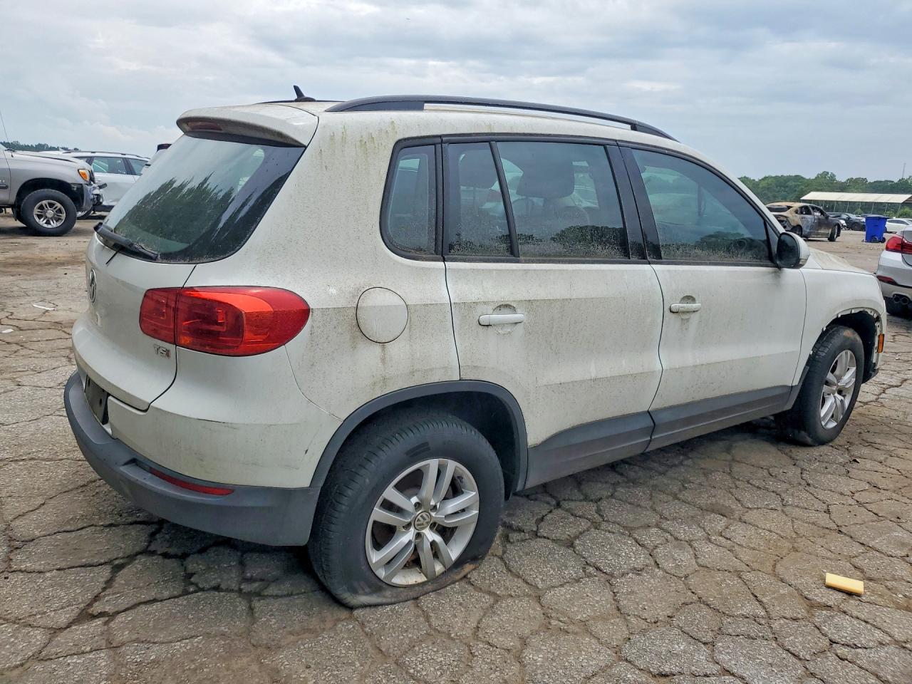 Volkswagen Tiguan S