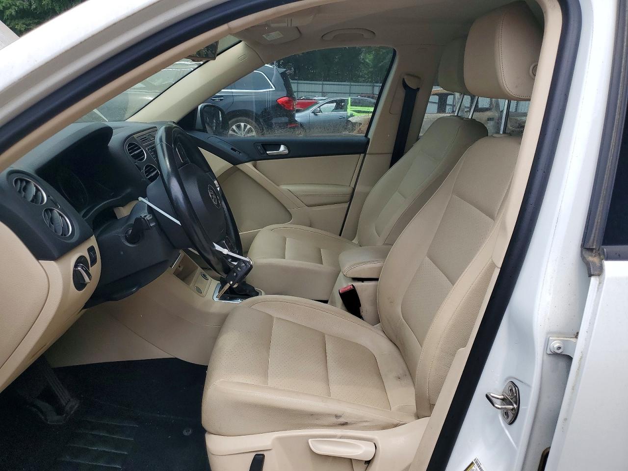 Volkswagen Tiguan S