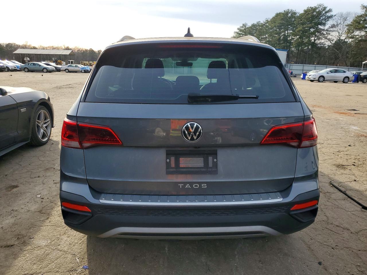 Volkswagen Taos S