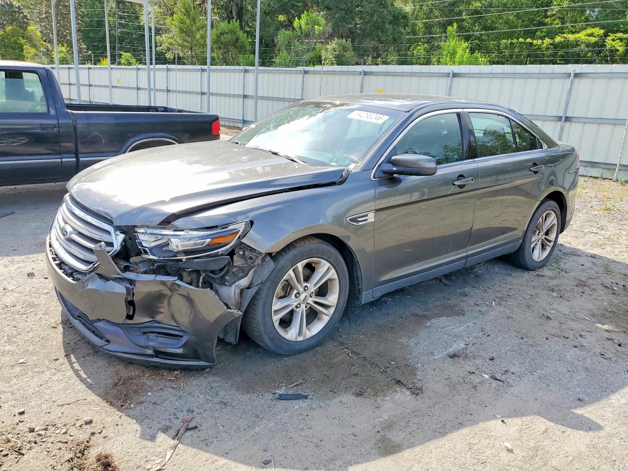 Salvage Ford Taurus Image